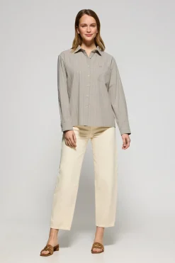 Camisa beige Scarlet a rayas loose fit con botón nacarado