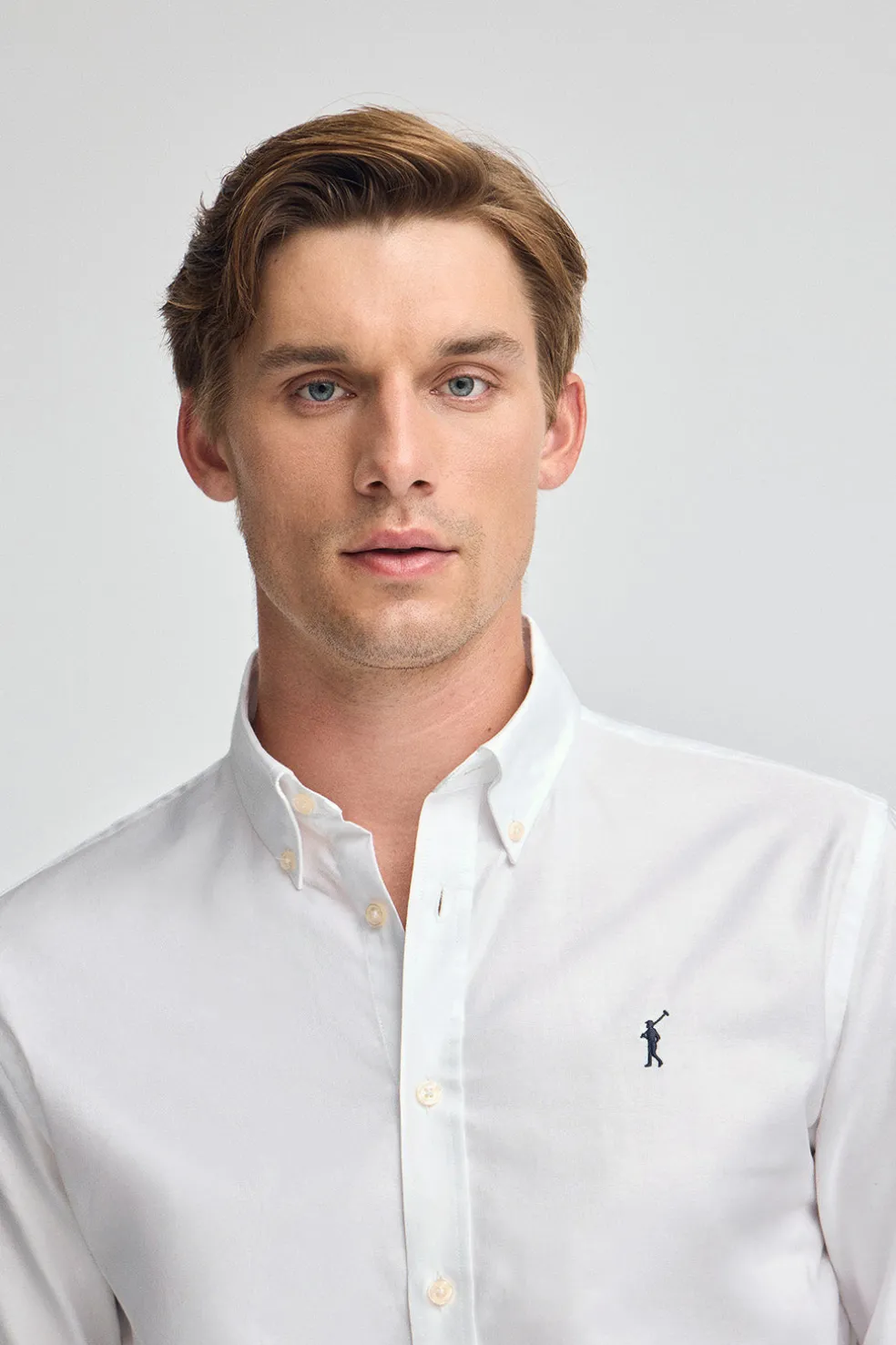 Camisa blanca de corte regular con logo Rigby Go