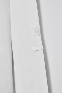 Camisa blanca de lino y algodón regular fit con logo bordado