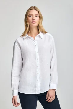 Camisa blanca garment dye de lino con monograma bordado