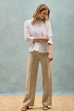 Camisa blanca loose fit de lino y algodón con monograma bordado