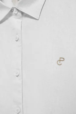 Camisa blanca loose fit de lino y algodón con monograma bordado