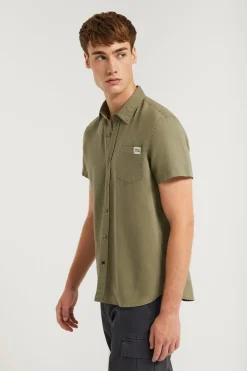 Camisa caqui de lino con bolsillo en el pecho