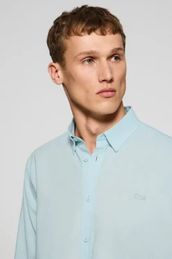 Camisa color aguamarina de lino y algodón regular fit con logo bordado