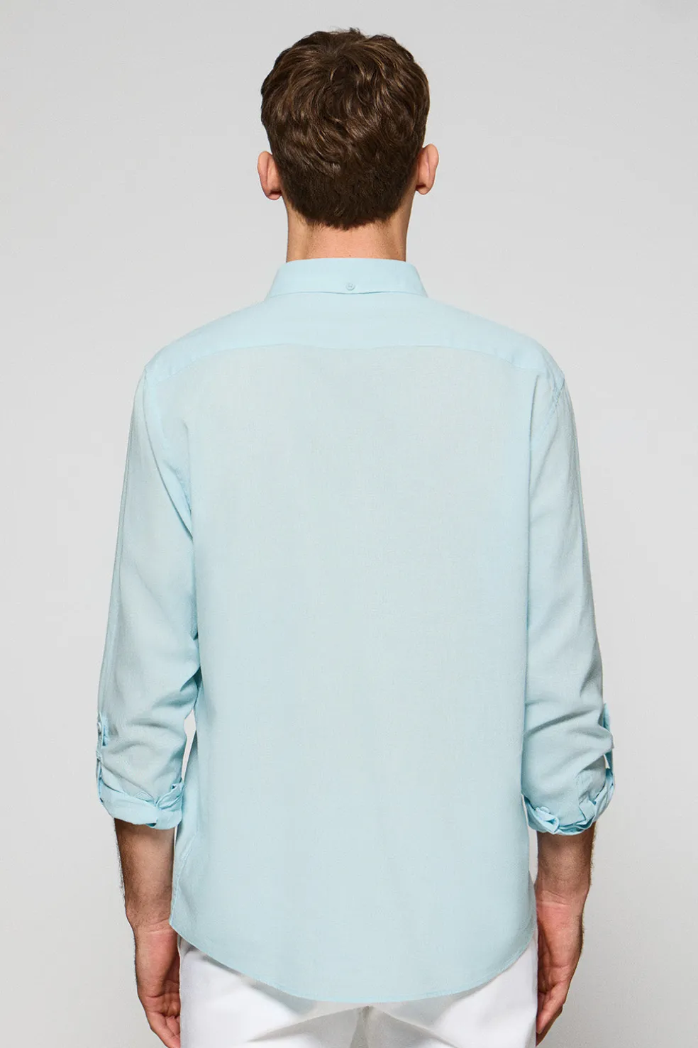 Camisa color aguamarina de lino y algodón regular fit con logo bordado