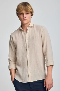 Camisa color arena de lino garment dye con bordado Rigby Best