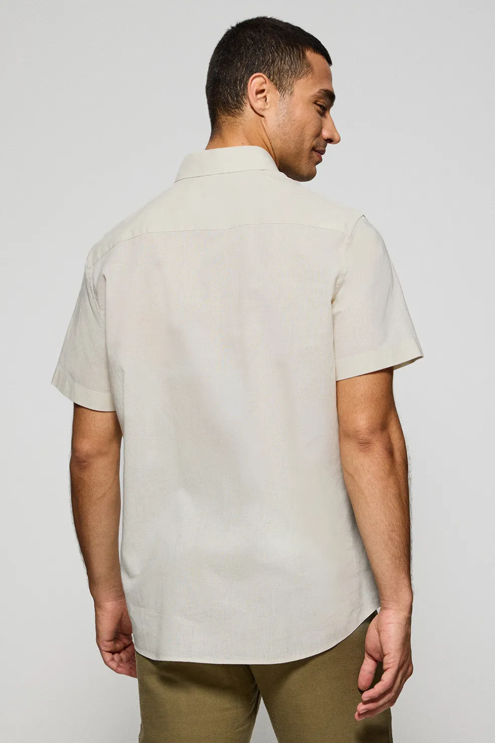 Camisa color crema polera de lino y algodón con bordado Rigby Go