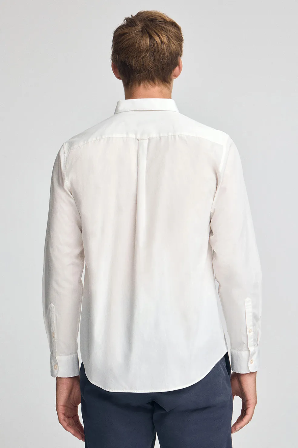 Camisa color crudo de poplin y corte regular con logo Rigby Go