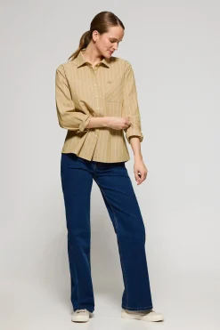 Camisa color mostaza Scarlet a rayas loose fit con botón nacarado
