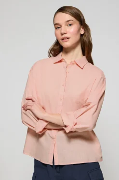 Camisa color salmón loose fit de lino y algodón con monograma bordado