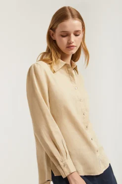 Camisa de lino beige con detalle bordado