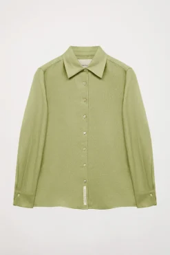 Camisa de lino verde con detalle bordado