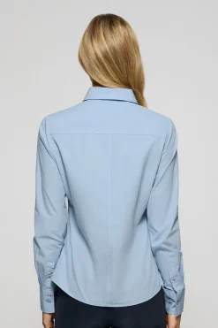 Camisa de popelín garment dye azul celeste con logo bordado