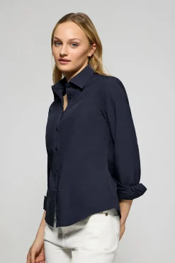 Camisa de popelín garment dye azul marino con logo bordado