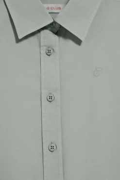 Camisa de popelín garment dye verde oscuro con logo bordado