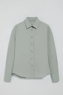 Camisa de popelín garment dye verde oscuro con logo bordado