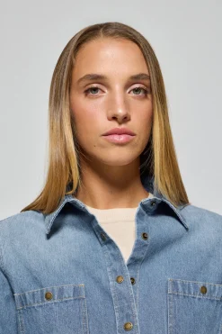 Camisa denim con dos bolsillos y detalle Polo Club