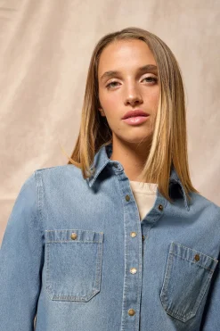 Camisa denim con dos bolsillos y detalle Polo Club