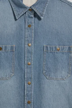 Camisa denim con dos bolsillos y detalle Polo Club
