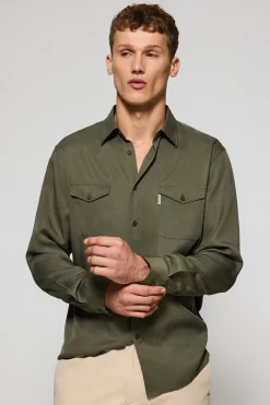 Camisa Franklin color caqui con bolsillos regular fit