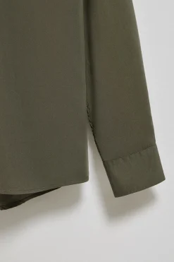 Camisa Franklin color caqui con bolsillos regular fit