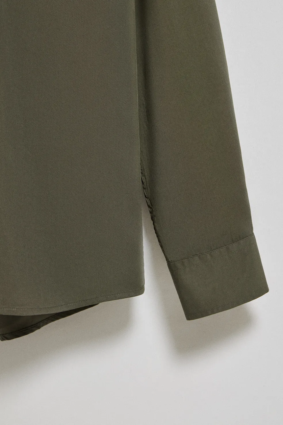 Camisa Franklin color caqui con bolsillos regular fit