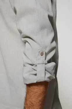 Camisa gris de lino y algodón regular fit con logo bordado