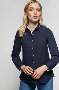 Camisa oxford azul marino con logo bordado