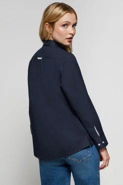 Camisa oxford azul marino con logo bordado