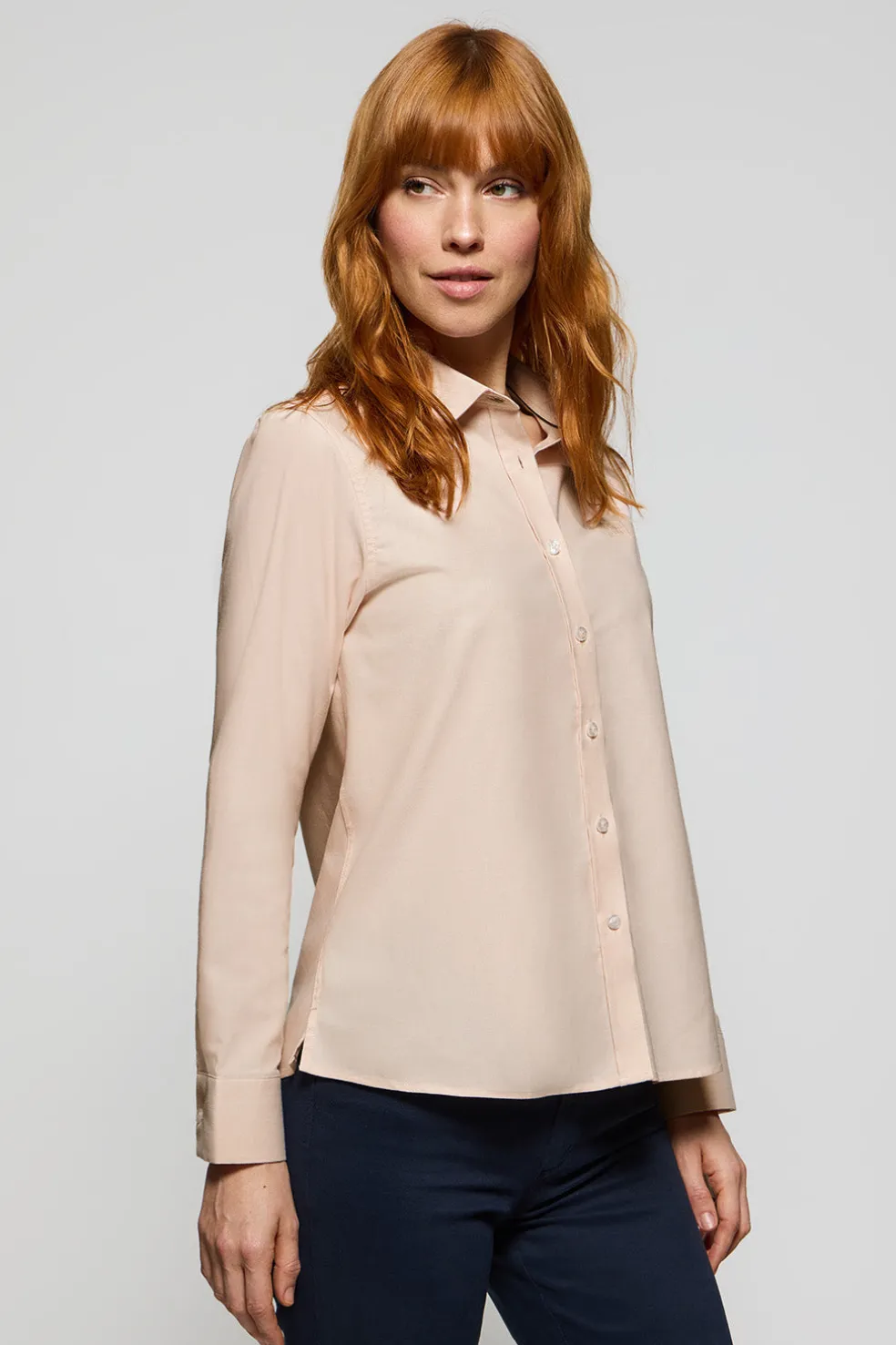 Camisa oxford color melocotón con logo bordado