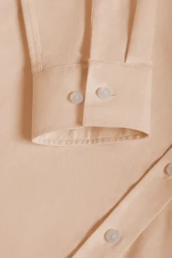 Camisa oxford color melocotón con logo bordado