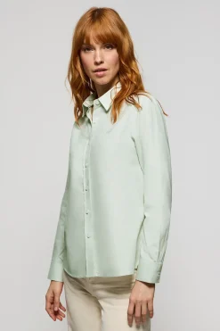 Camisa oxford verde claro con logo bordado