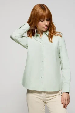 Camisa oxford verde claro con logo bordado