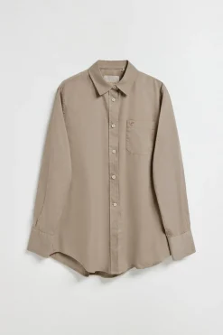 Camisa Simona color camel con monograma bordado PC
