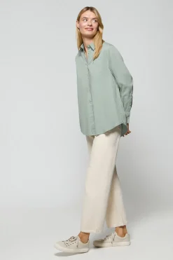 Camisa Simona verde claro con monograma bordado PC