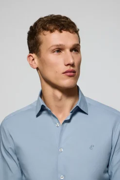 Camisa Slim de popelín azul celeste con monograma bordado