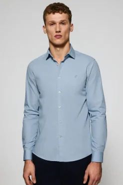 Camisa Slim de popelín azul celeste con monograma bordado