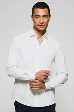 Camisa Slim de popelín blanca con monograma bordado