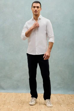Camisa Slim de popelín blanca con monograma bordado