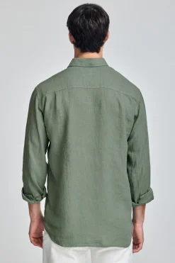 Camisa verde botella de lino garment dye con monograma bordado