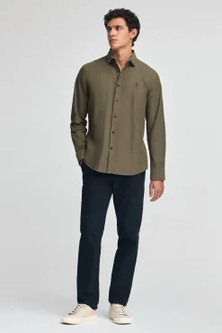 Camisa verde militar de corte slim y cuello italiano con logo Rigby Go