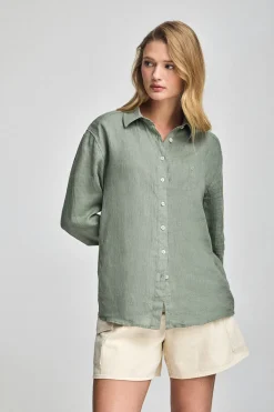 Camisa verde militar garment dye de lino con monograma bordado