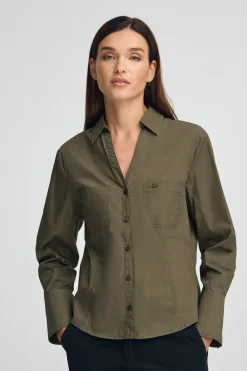 Camisa verde oliva de corte slim y cuello pico