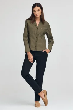 Camisa verde oliva de corte slim y cuello pico