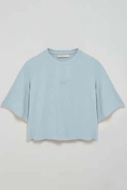 Camiseta azul claro Danae con logo bordado