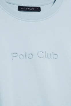 Camiseta azul claro de manga corta y cuello redondo con logotipo Polo Club