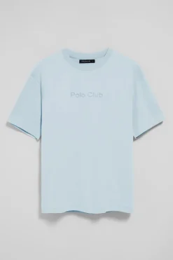 Camiseta azul claro de manga corta y cuello redondo con logotipo Polo Club