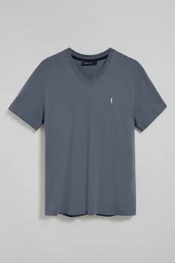 Camiseta azul denim con cuello de pico y logo bordado Rigby Go