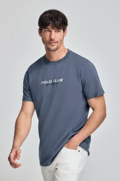 Camiseta azul denim de cuello redondo y logo engomado