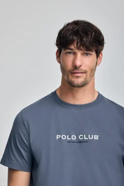 Camiseta azul denim de cuello redondo y logo engomado